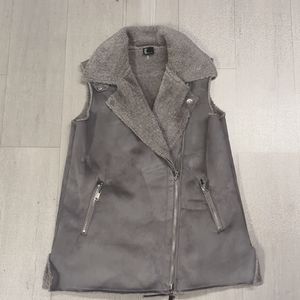 LOVE TOKEN Faux Fur Vest Gray Large